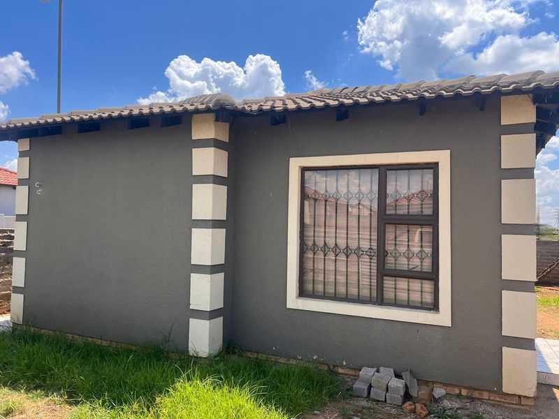 2 Bedroom House For Sale in Vanderbijlpark CE7 - Photo 2