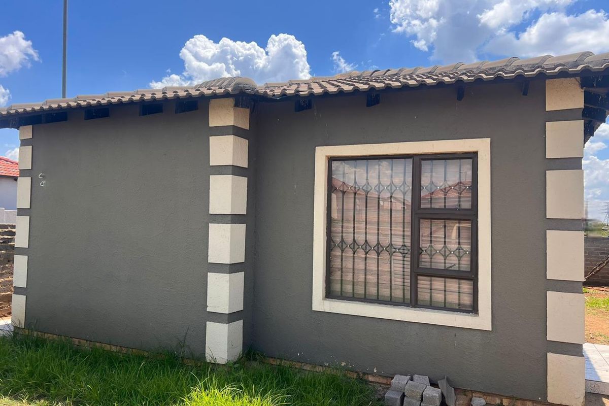 2 Bedroom House For Sale in Vanderbijlpark CE7 - Photo 2