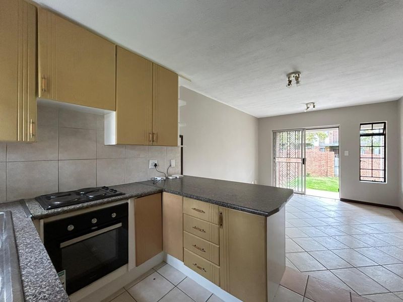 2 Bedroom Townhouse With A Private Garden - Photo 3