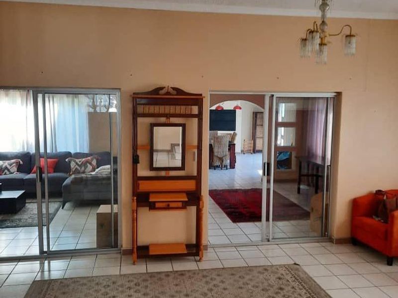 🏡 FOR SALE: Modern Townhouse in Olympia – NAD 3,255,000 (Negotiable, Excl. Costs) - Photo 5