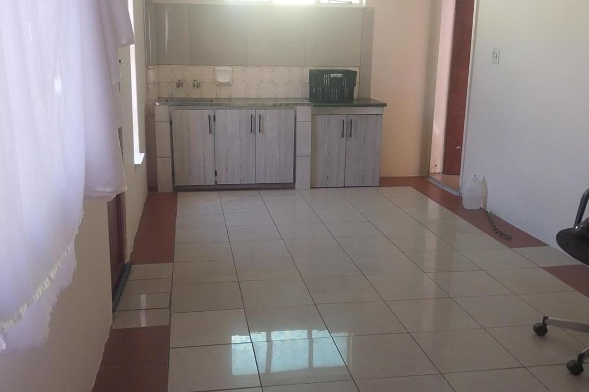 Spacious 1 Bedroom Cottage in Robertsham. - Photo 4