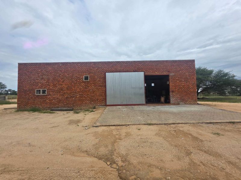 Large Commercial property for sale in Omaruru - Photo 3