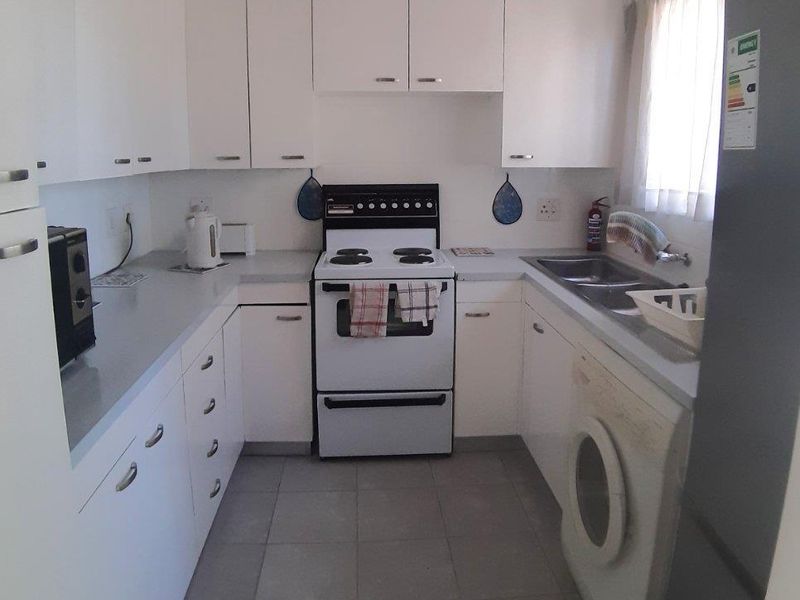 Spacious, Light-Filled Retirement Living in the Heart of Bryanston - Photo 4