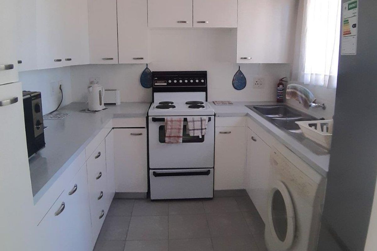 Spacious, Light-Filled Retirement Living in the Heart of Bryanston - Photo 4