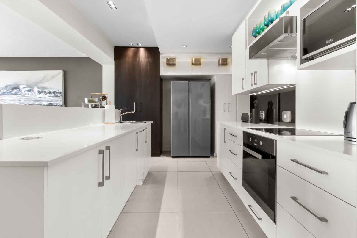 Ultimate Luxury Apartment for Sale in Ebotse Golf & Country Estate, Rynfield - Photo 4