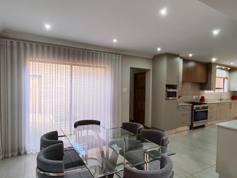 Breathtaking 5-bedroom house for Sale - Photo 4