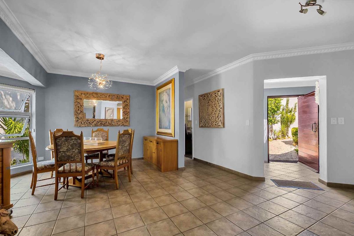 OPEN PLAN 5 BEDROOM HOME IN FOURWAYS GARDENS LIFESTYLE ESTATE - Photo 5