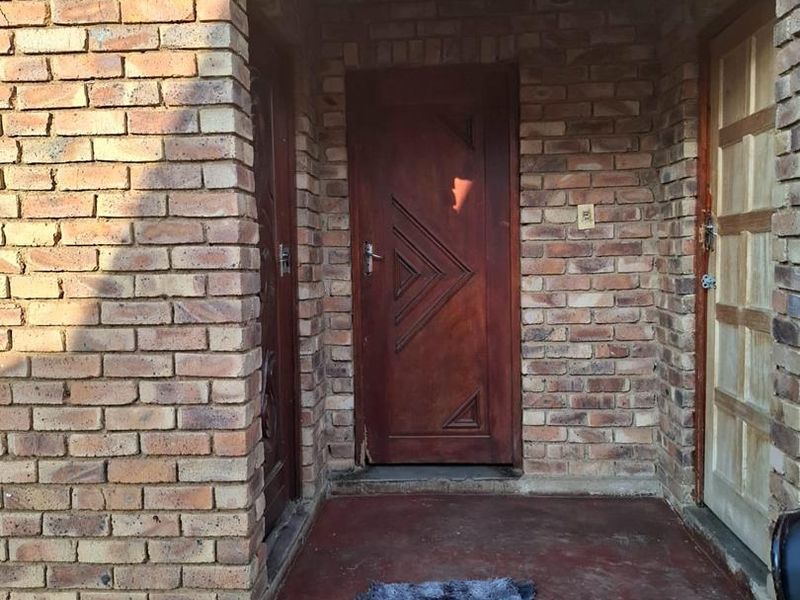 5 bedrooms house for sale in Soshanguve gg - Photo 4