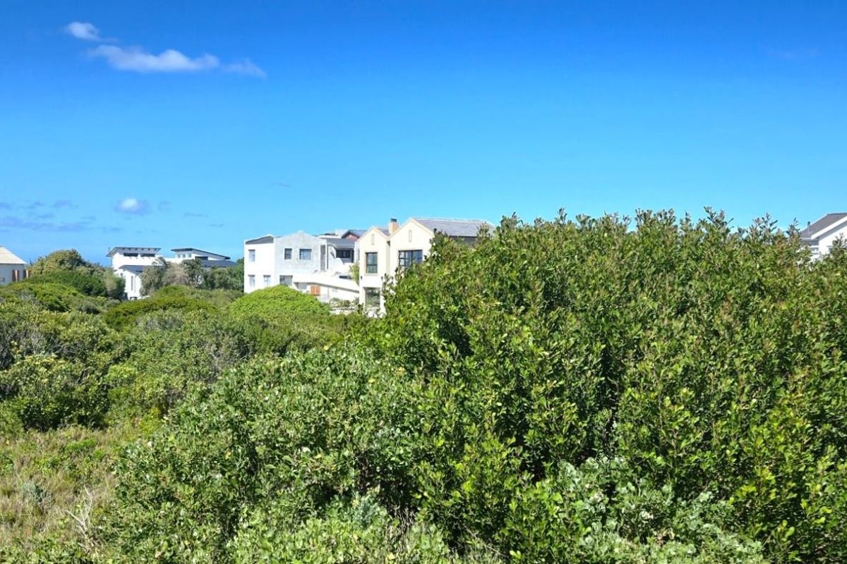 Plot-and-plan: Modern three-bedroom coastal home in Klipfonteyn I blending luxury, open-plan design, and nature’s tranquility. - Photo 5