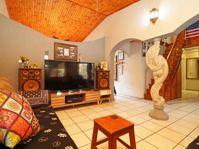 Exceptional Sectional Title Unit with Loft Entertainment, Lapa & Private Layout - Photo 2