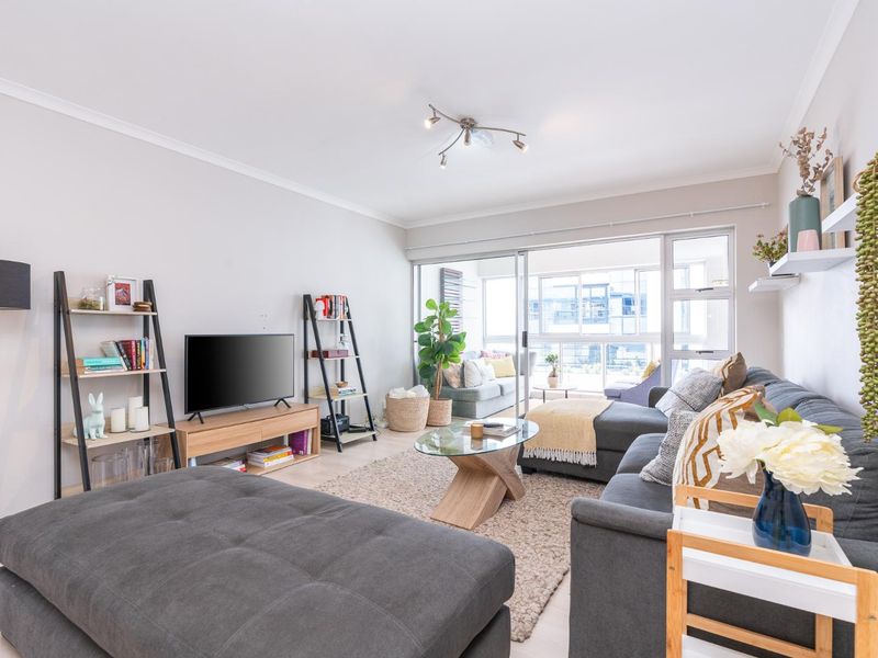 Spacious 3 bedroom Sea Point - Photo 3