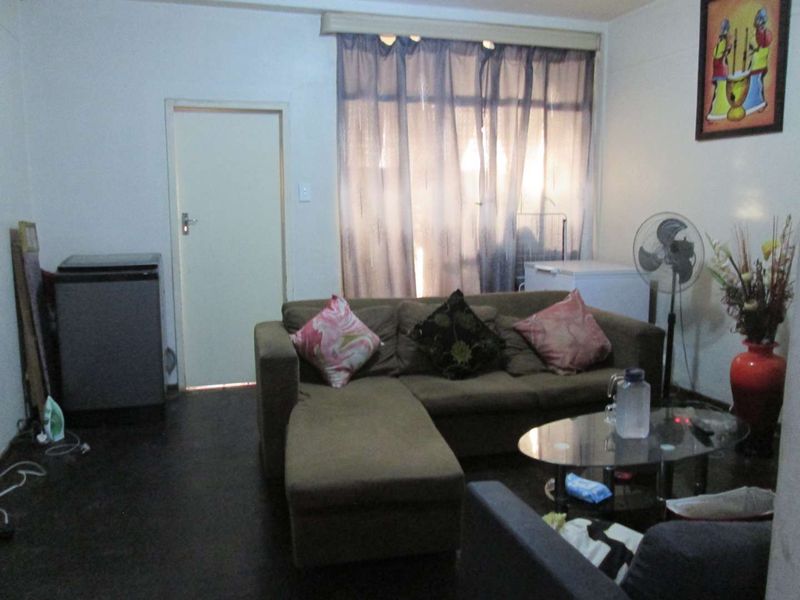 BEAUTIFUL BACHELOR WITH A BALCONY FOR SALE IN PRETORIA CENTRAL - Photo 8