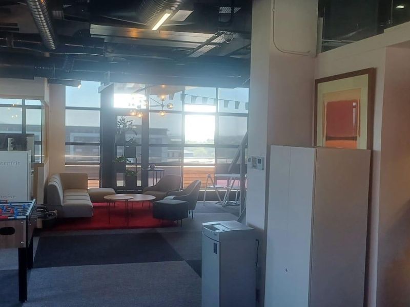 Work and Play :Trendy and diverse office park - Photo 10