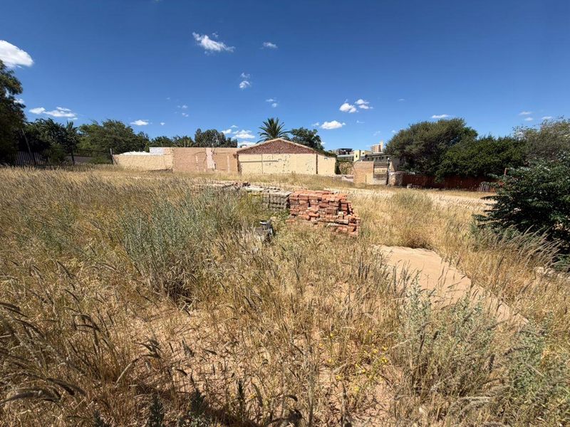 VACANT CORNER PLOT FOR SALE - WINDHOEK WEST - Photo 2