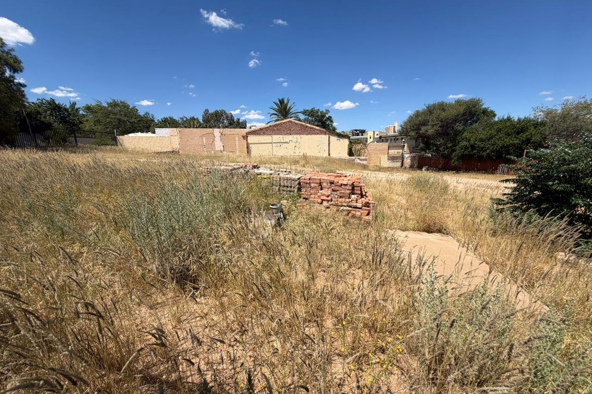 VACANT CORNER PLOT FOR SALE - WINDHOEK WEST - Photo 2