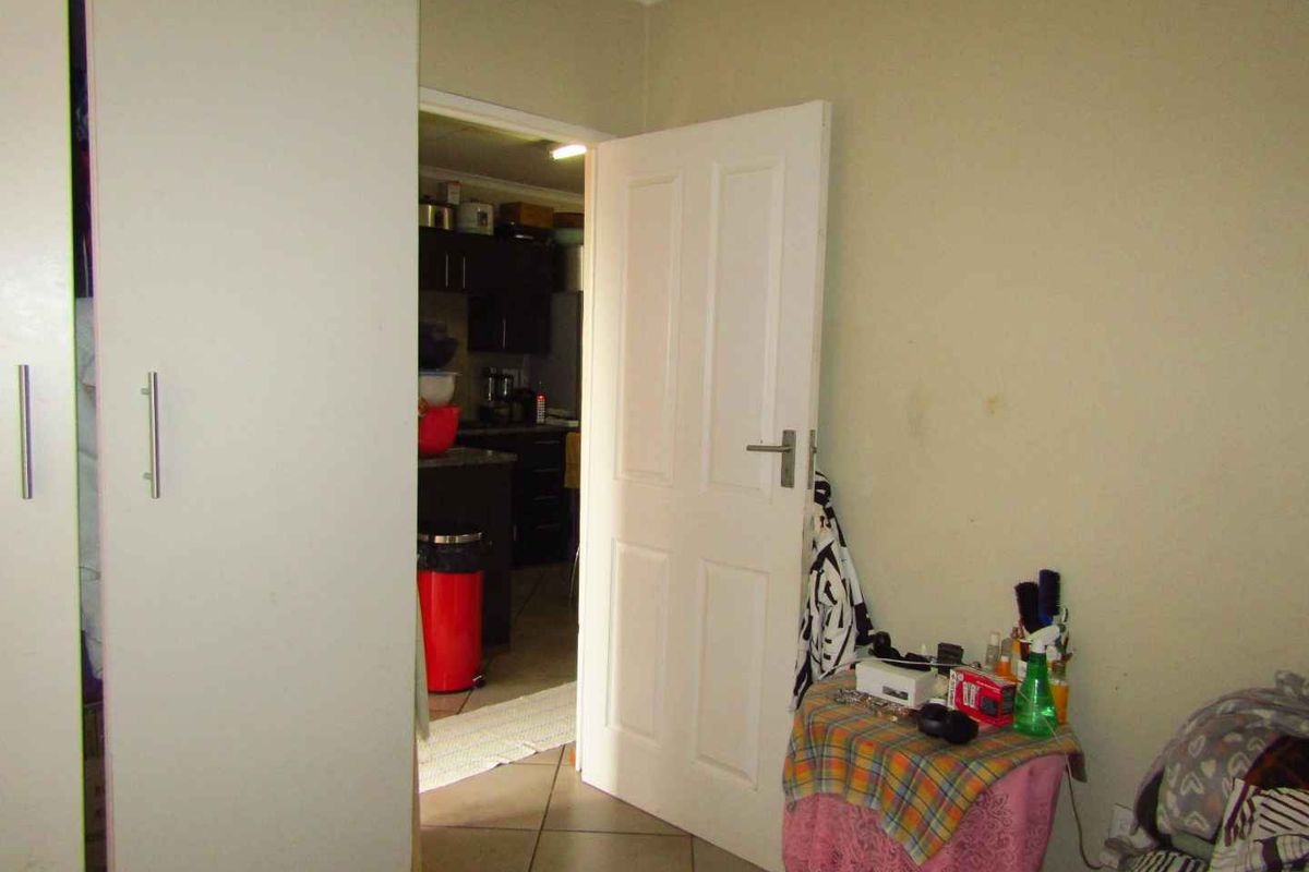 Three bedroom townhouse in Albertsdale - Photo 3