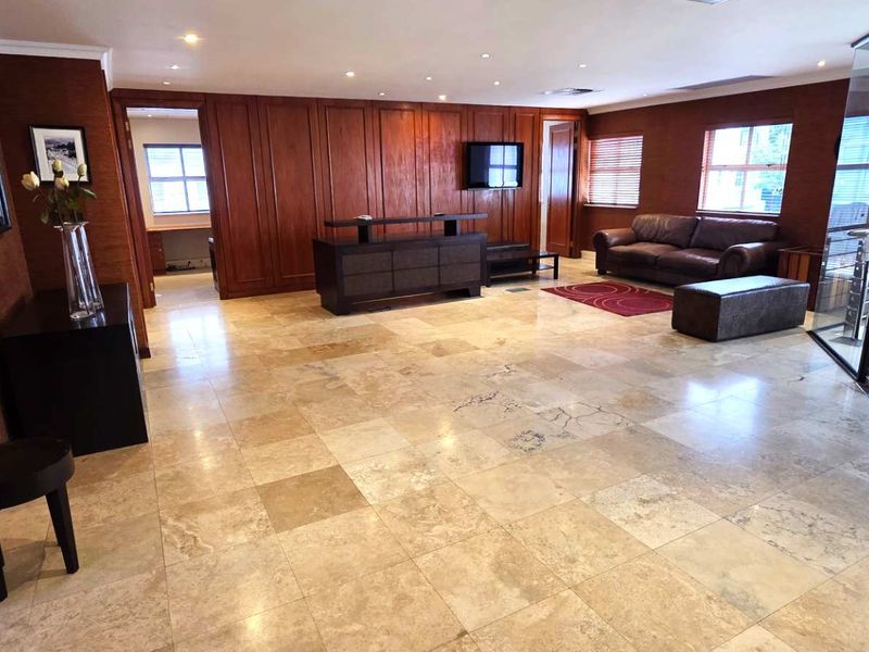 Stunning and Luxurious First Floor Office in Secure Estate - Photo 5