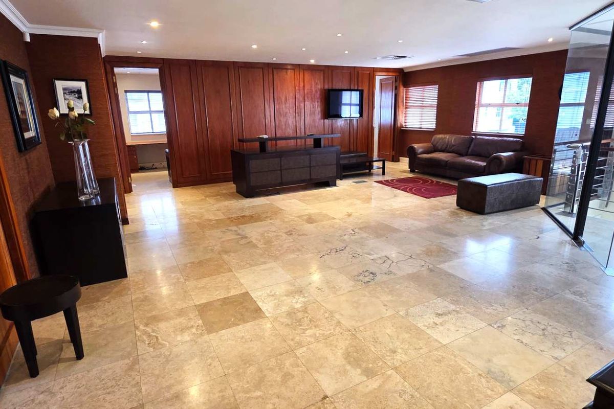 Stunning and Luxurious First Floor Office in Secure Estate - Photo 5