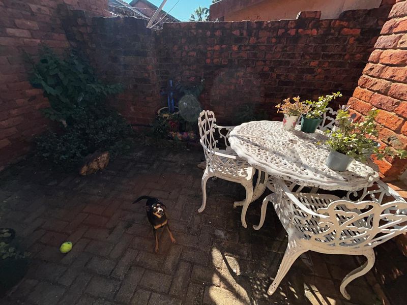 Cozy & Secure: 2-Bedroom Gem with Open-Plan Living, Covered Stoop & Garden Care! - Photo 9