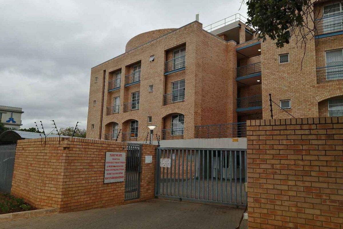 Bachelor to rent at Fairview village - Photo 2