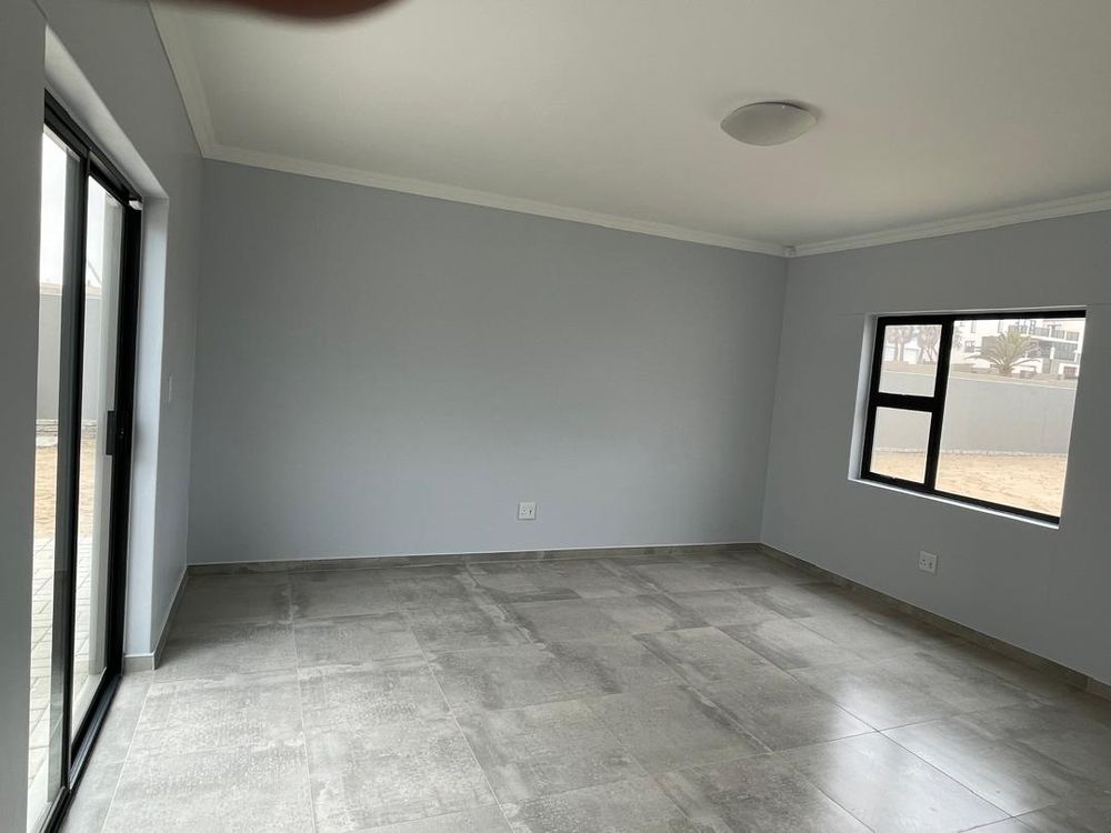 Main bedroom with sliding door to BBQ area