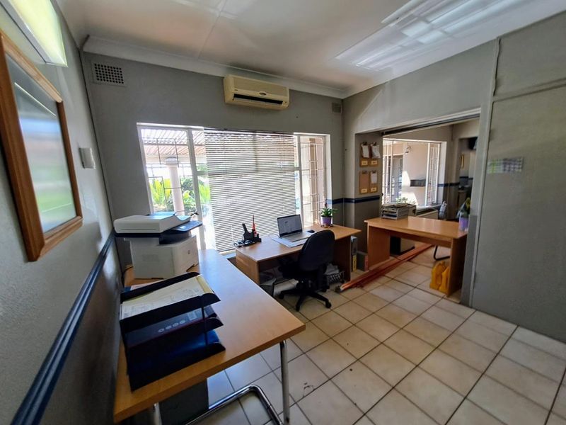 The Ultimate High-Exposure Commercial Property for Your Business - Photo 6