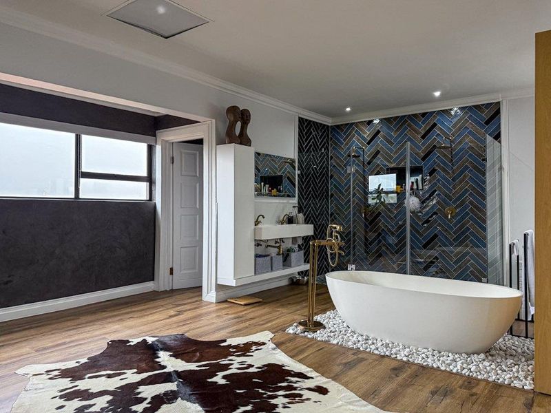 A Magazine-Worthy Family Sanctuary in Midlands Estate - Where Luxury Meets Practical Daily Living - Photo 2