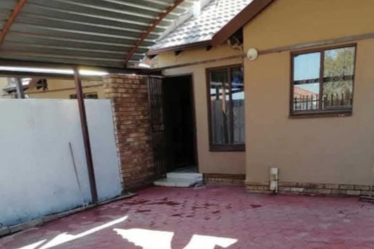 2 bedrooms house to rent in Soshanguve VV - Photo 2