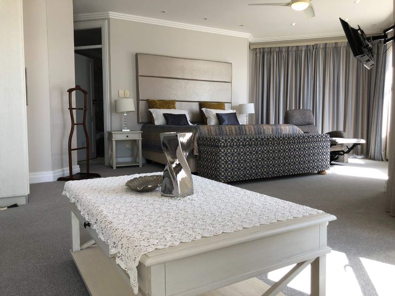 Oceanfront Elegance: Your Double-Storey Penthouse Retreat - Photo 6