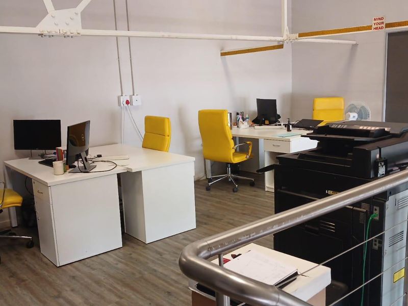 Commercial property for sale in a secure business park with great potential - Photo 9