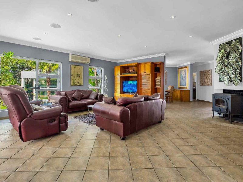 OPEN PLAN 5 BEDROOM HOME IN FOURWAYS GARDENS LIFESTYLE ESTATE - Photo 3