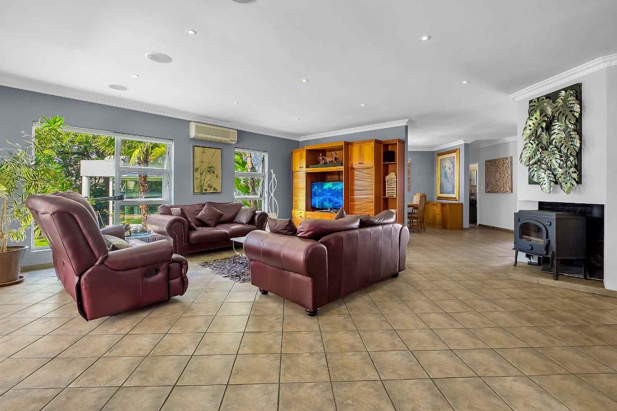 OPEN PLAN 5 BEDROOM HOME IN FOURWAYS GARDENS LIFESTYLE ESTATE - Photo 3