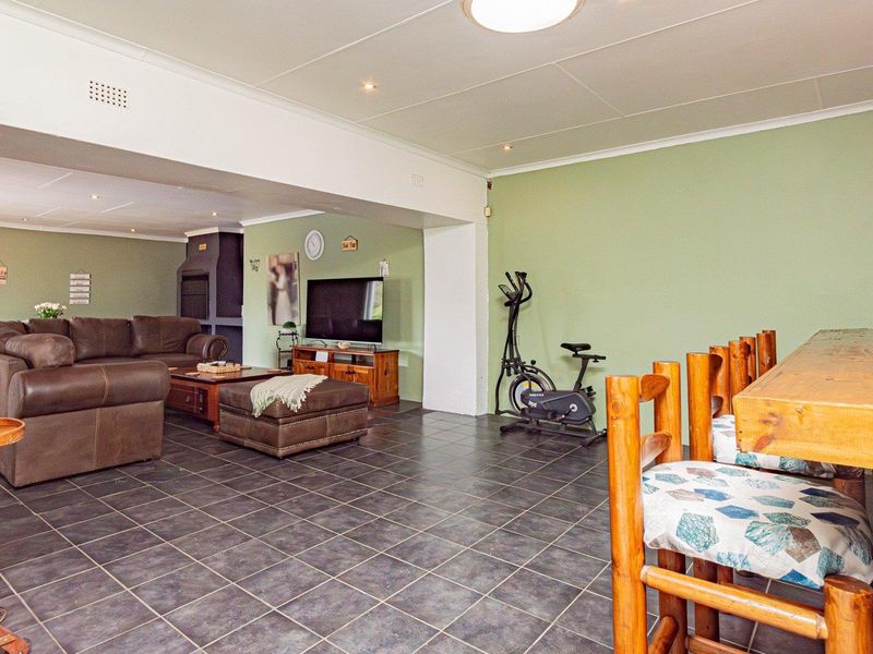 Large Family Home with Flatlet for Sale - Photo 7