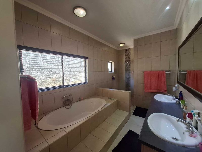 Modern Single-Level Family Home - PRICE REDUCED! - Photo 5