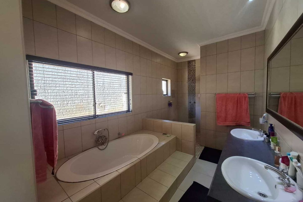 Modern Single-Level Family Home - PRICE REDUCED! - Photo 5