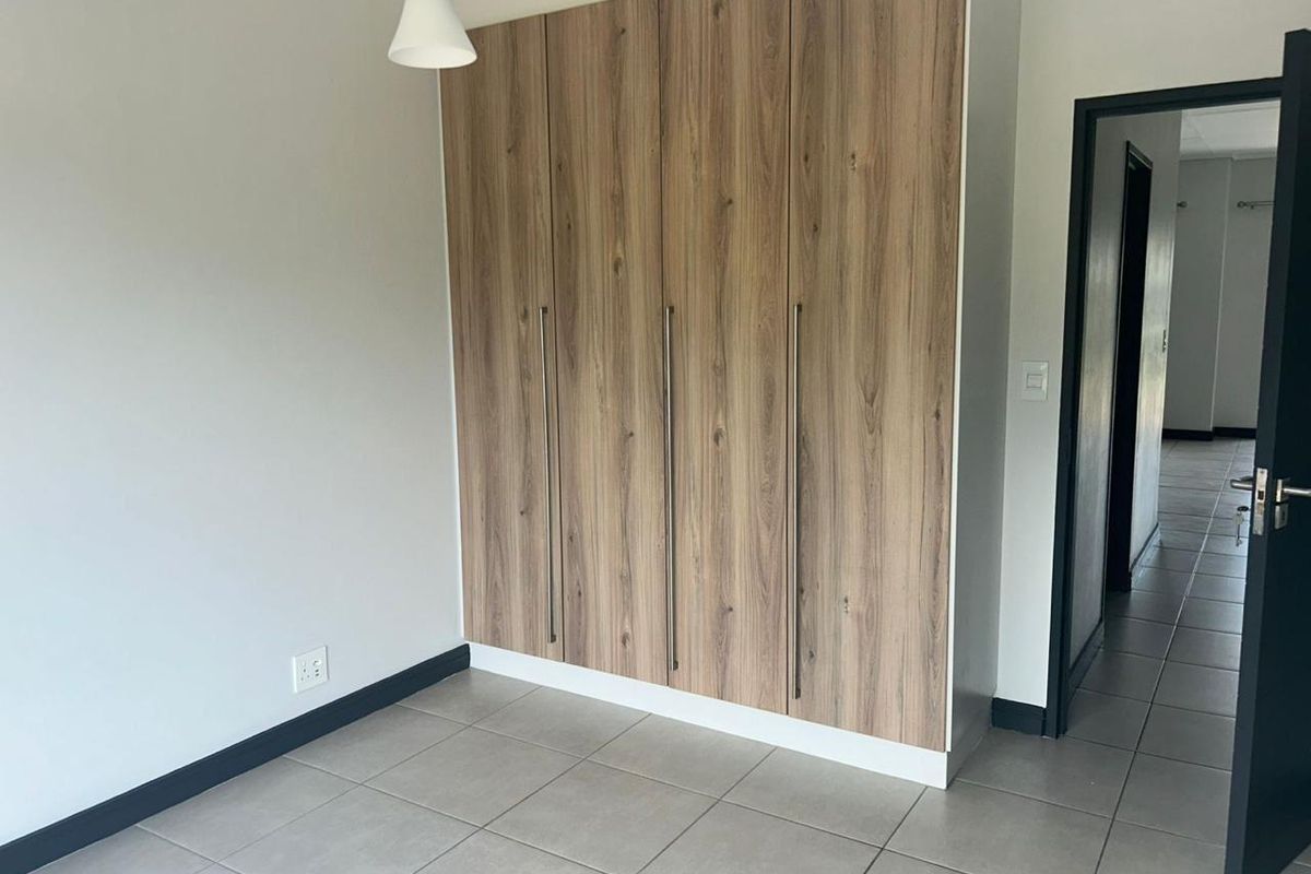 Stunning 2 bedroom, 2 bathroom penthouse unit in The Reid - Photo 5
