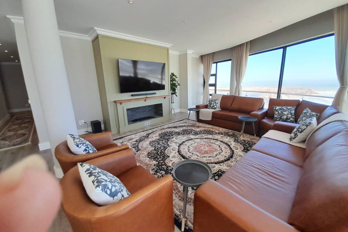 SOPHISTICATED LUXURY PENTHOUSE WITH UNINTERRUPTED OCEAN VIEWS - Photo 4