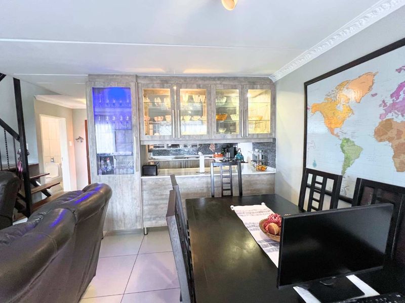 Renovated 3Bedroom Duplex in Secure Complex - Photo 5