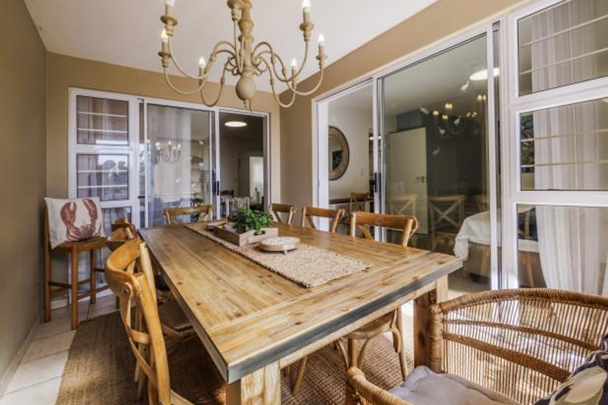 Beautiful Fully Furnished Apartment Close to the Beach & Mole - Photo 2