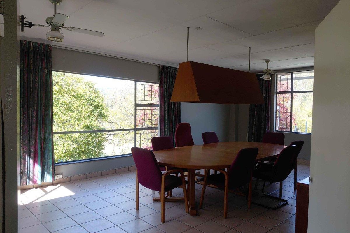FAMILY HOME! MAKE AN OFFER! - Photo 3