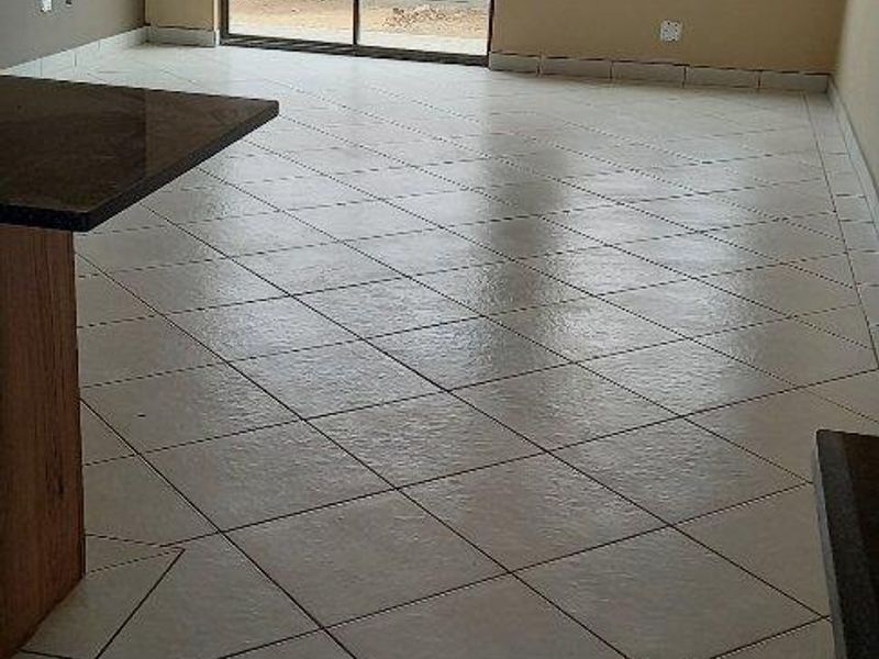 Feast your eyes on this spaciouys modern lovely 3 Bedroom Facebrick Townhouse - Photo 5