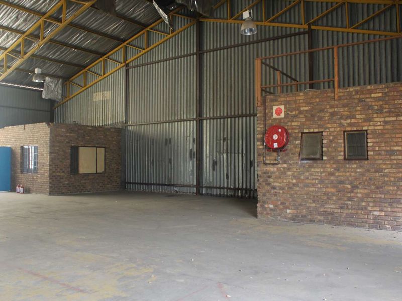 Warehouse / Industrial Unit To Rent | Waltloo, Silverton | ±300m2 - Photo 2