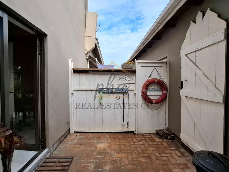 Spacious, Character-Filled Home with Dual Living Potential & Entertainer’s Appeal - Photo 7