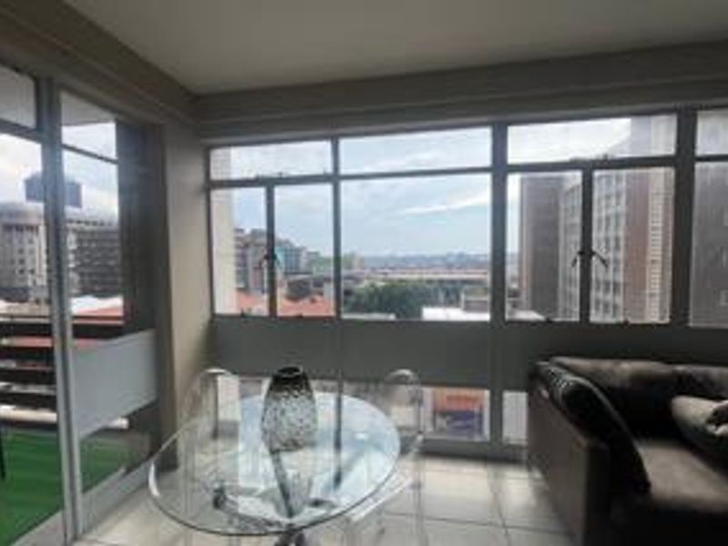 2 Bedroom 1 Bathroom Apartment - Photo 10