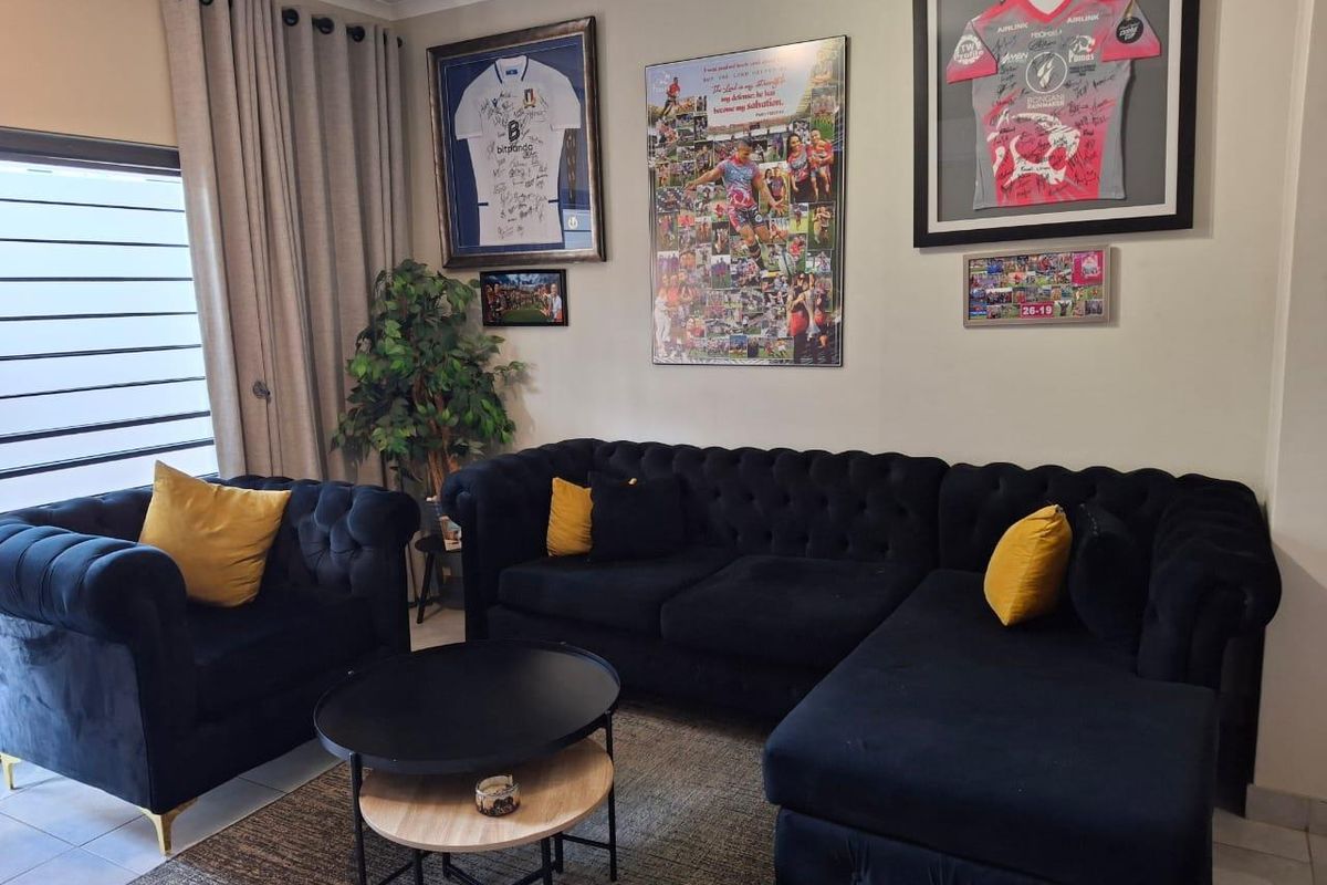 IMMACULATE 3-BEDROOM SIMPLEX FOR SALE IN SOUGHT-AFTER OLYMPUS - Photo 2
