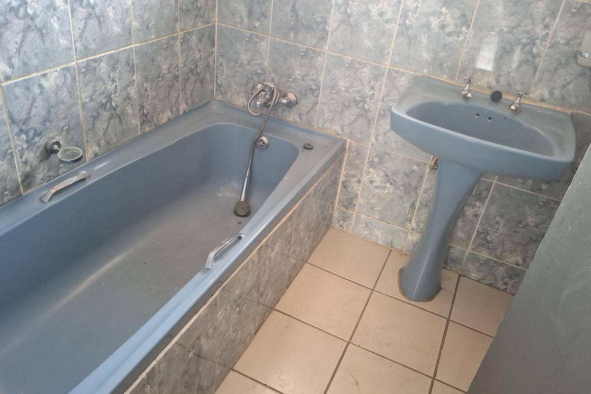 Three bedrooms house for sale in Soshanguve B B - Photo 2