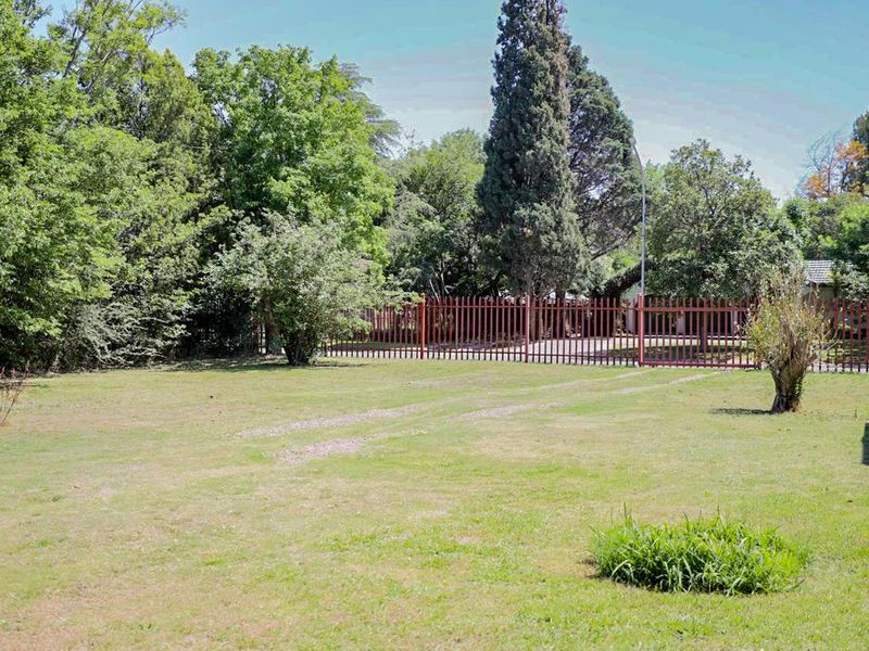 Spacious 4-Bedroom Family Home on a Large 2,250m2 Stand - Photo 6