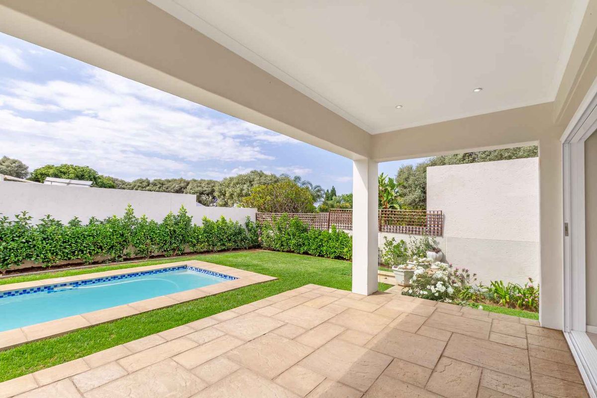 MODERN 3 BEDROOM CLUSTER FOR SALE IN FOURWAYS GARDENS - Photo 4