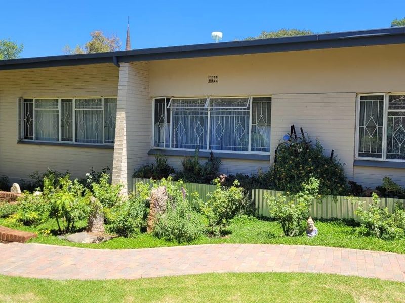 COUNTRYSIDE LARGE BEAUTIFUL SPACIOUS HOUSE. OUTSTANDING CONDITION.  GARDEN TO DIE FOR. - Photo 5