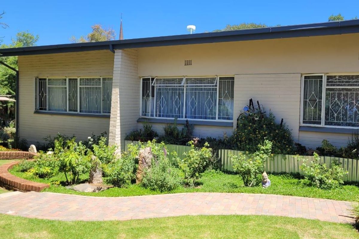 COUNTRYSIDE LARGE BEAUTIFUL SPACIOUS HOUSE. OUTSTANDING CONDITION.  GARDEN TO DIE FOR. - Photo 5